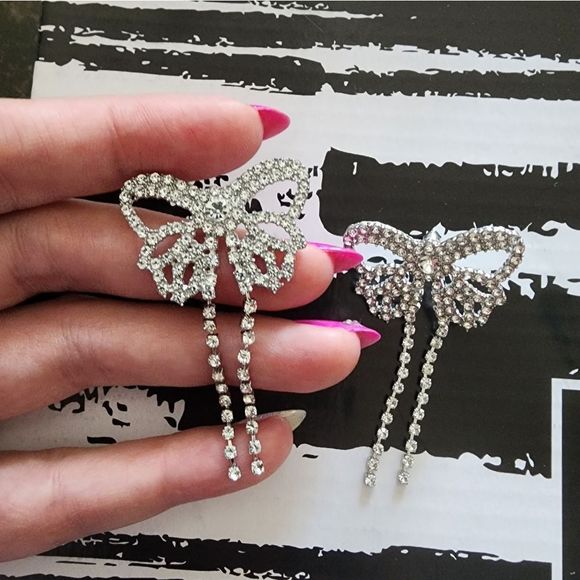 Rhinestone bow earrings - Picture 2 of 3